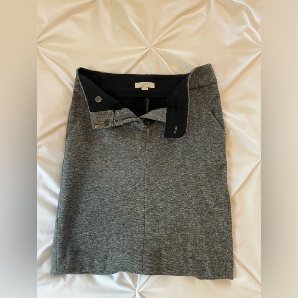 LOFT Gray Pencil Skirt with Elegant Design